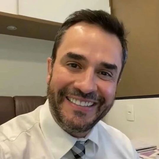 <em>Carlos Figueredo</em>